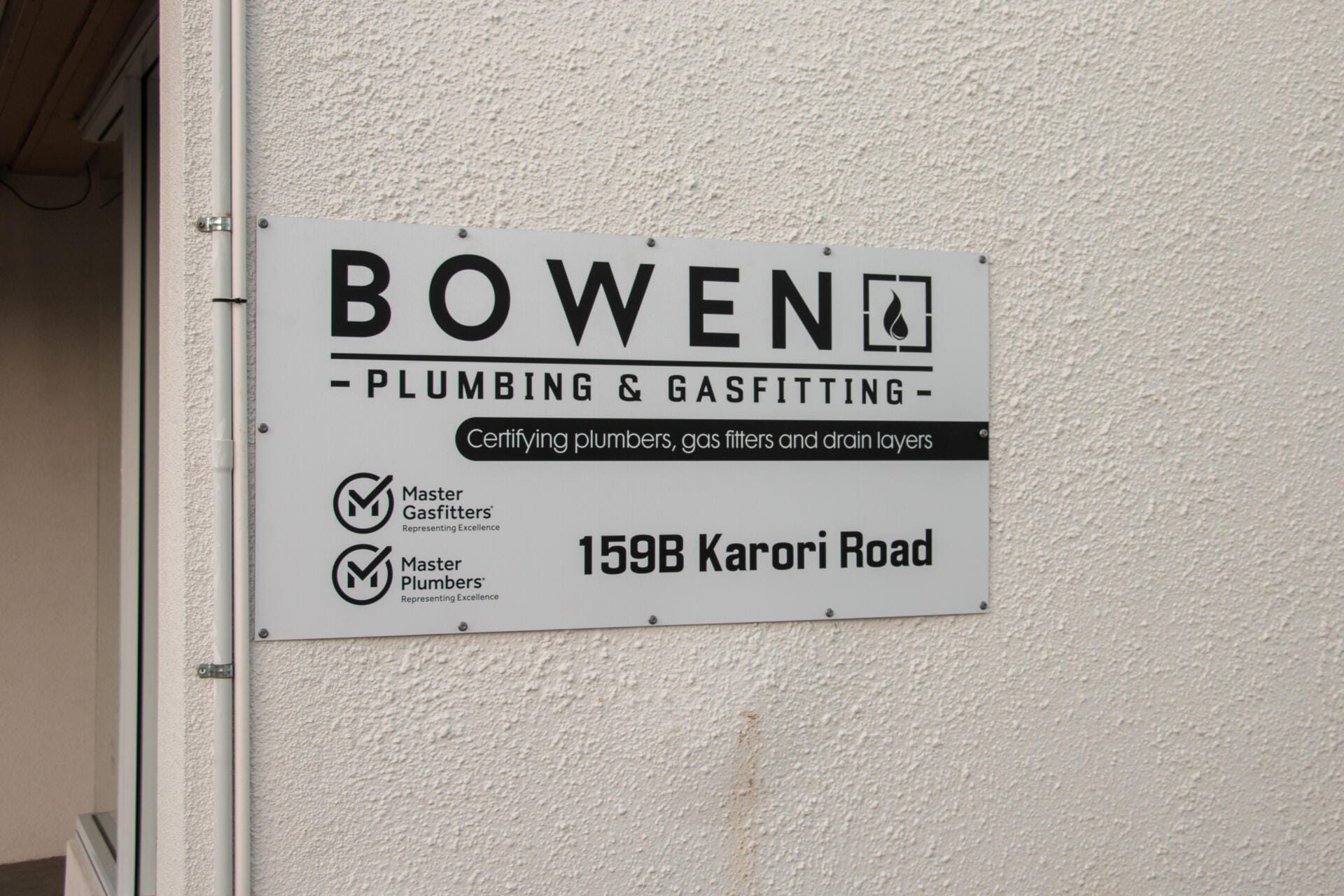 Bowen Plumbing and Gasfitting sign on exterior wall