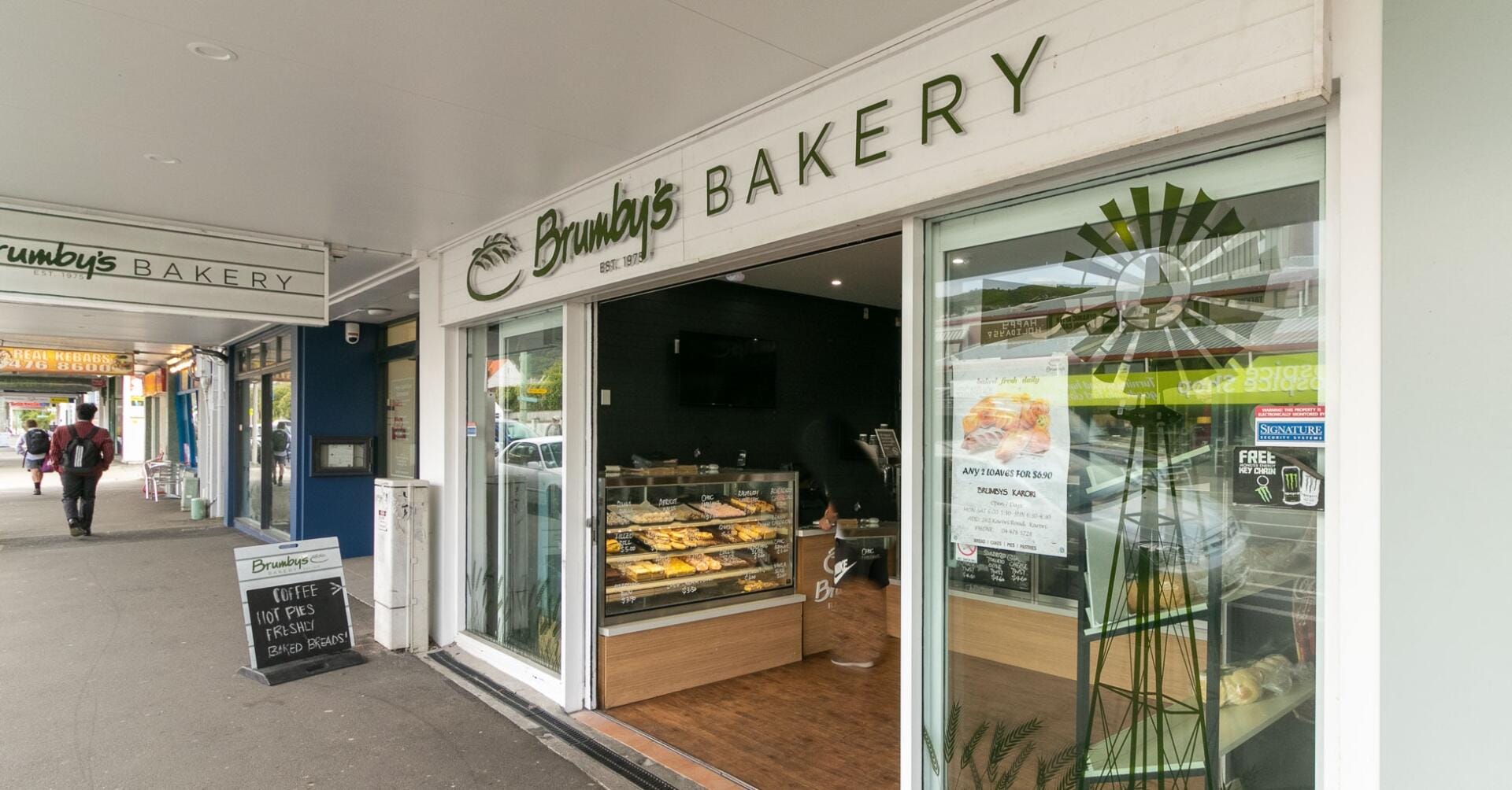 exterior-photo-of-brumbys-bakery