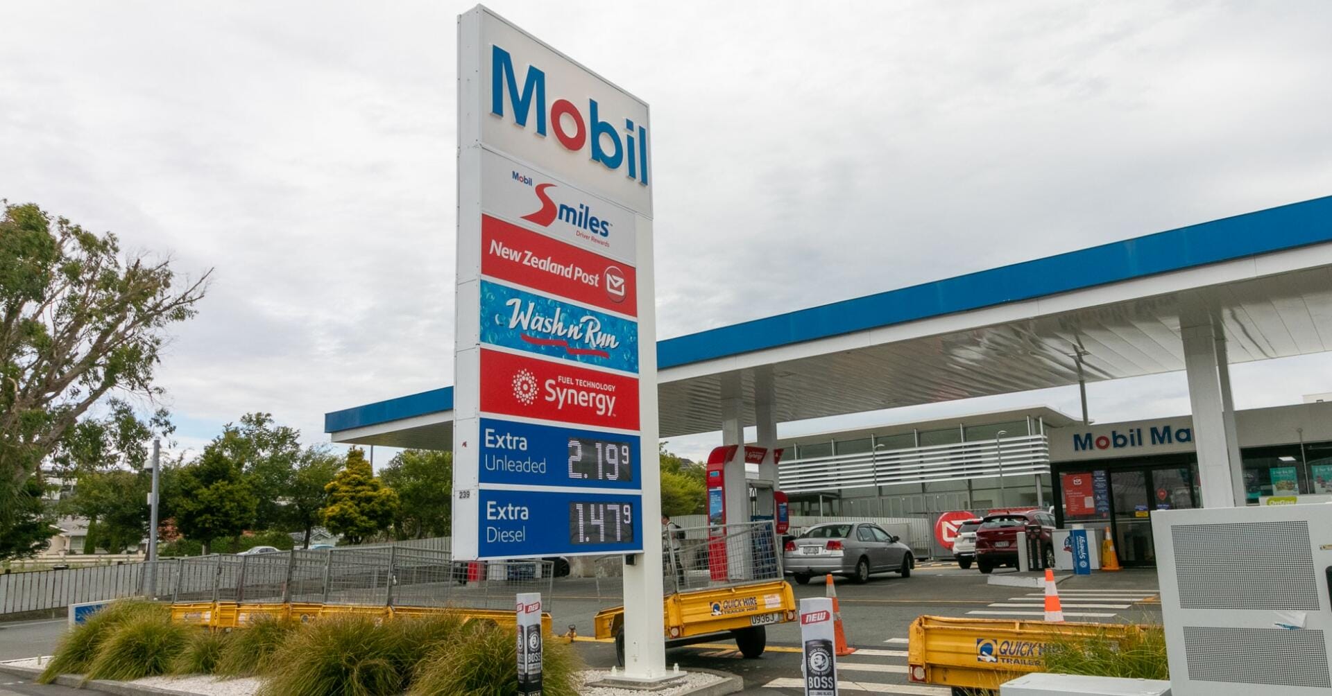Exterior photo of Mobil Karori