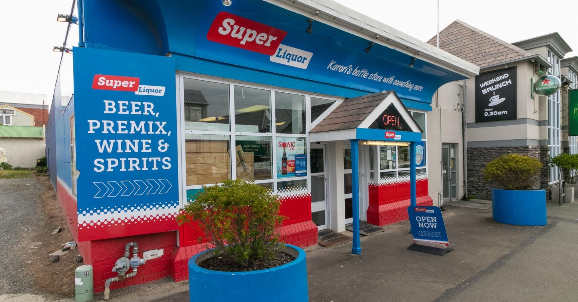 Exterior photo of Super Liquor